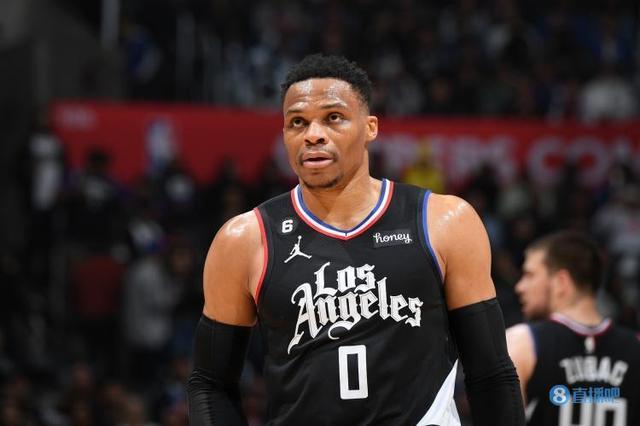 而是围绕 而是围绕