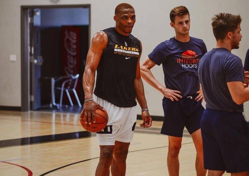 提醒我们 提醒我们